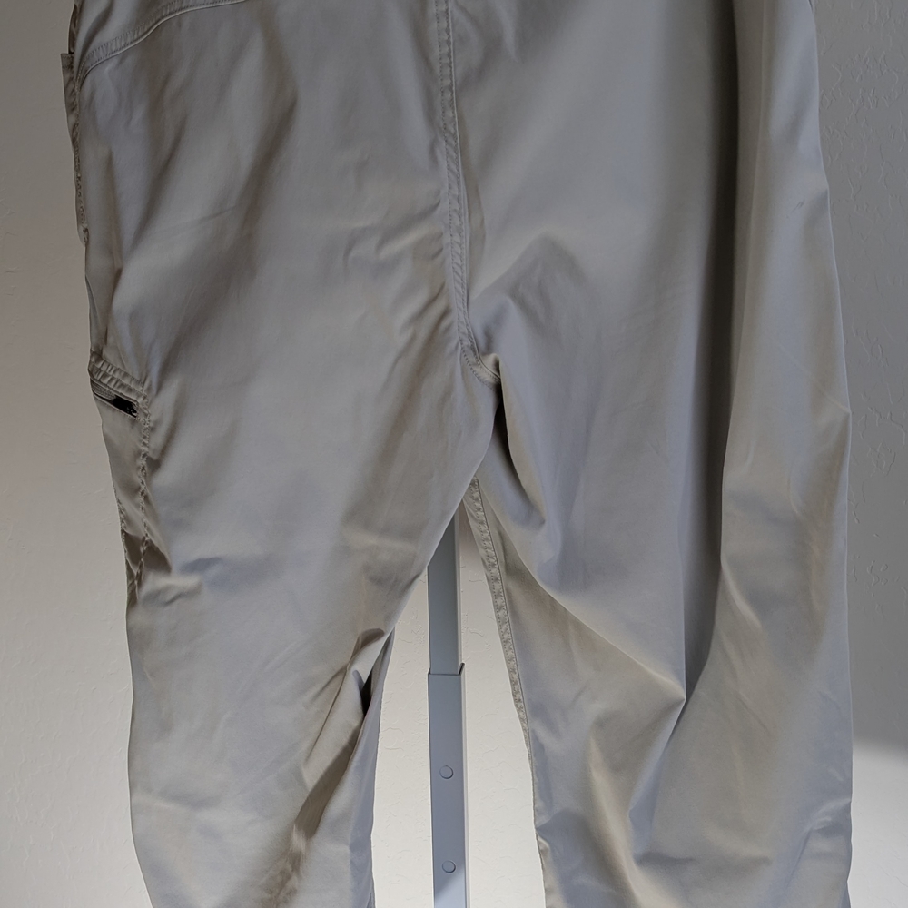 Eddie Bauer Women's Tech Capris size16 Khaki - Picture 3 of 7